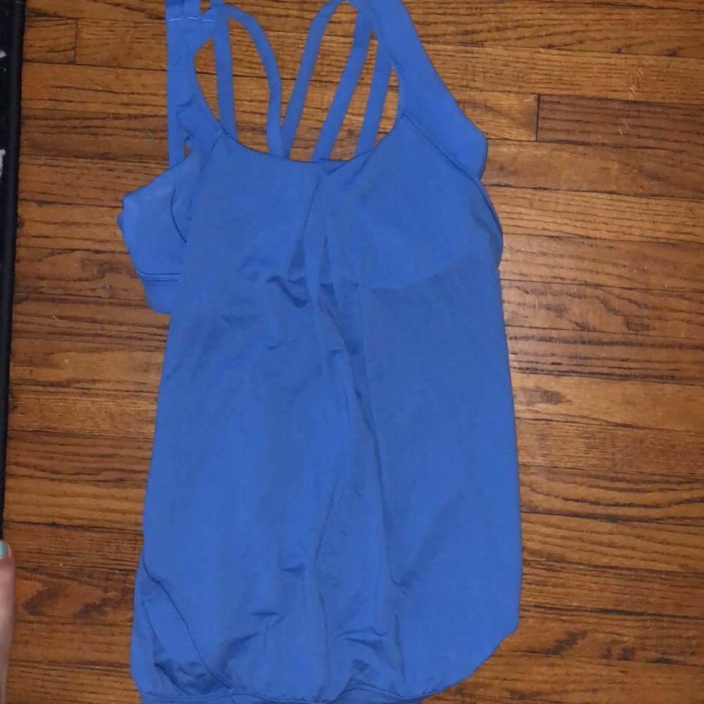 Lululemon size 4 top with built in bra